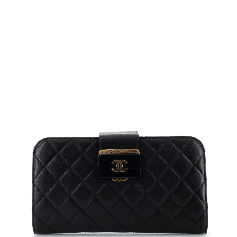 Beauty Lock Clutch Quilted Sheepskin